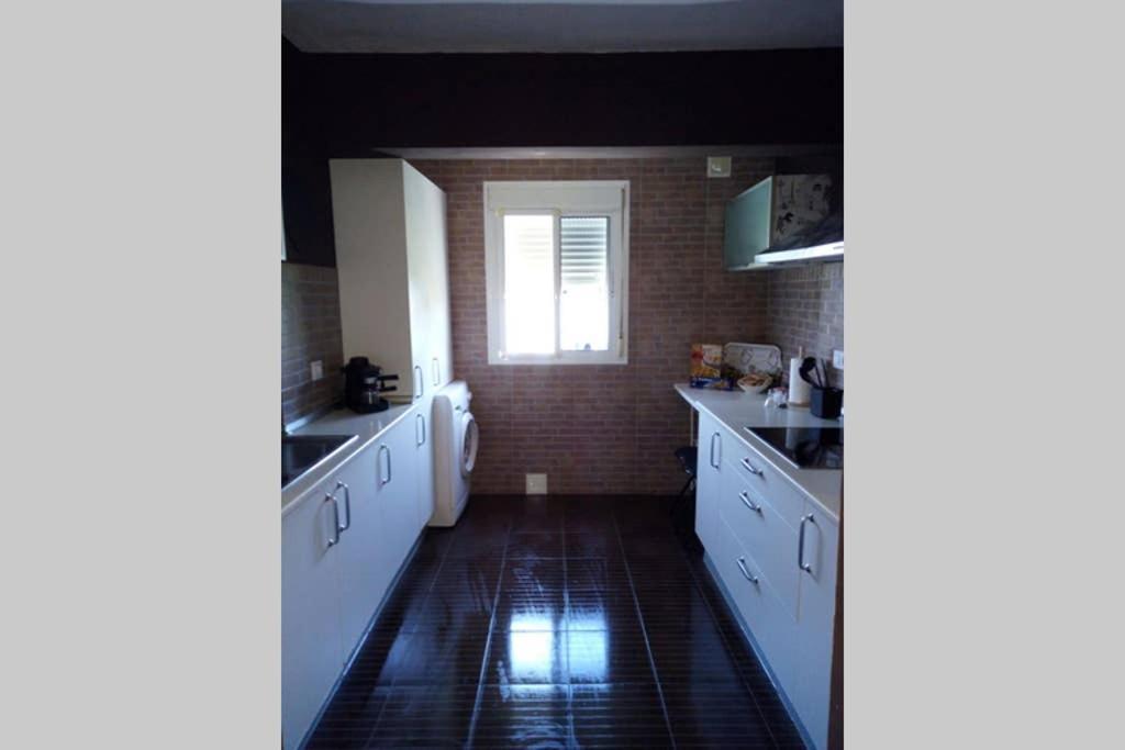 Sevilla ,Piso Completo En Buena Zona,Wifi Y Aparcamiento Extérieur photo