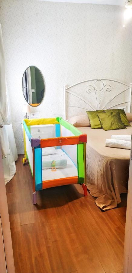 Sevilla ,Piso Completo En Buena Zona,Wifi Y Aparcamiento Extérieur photo